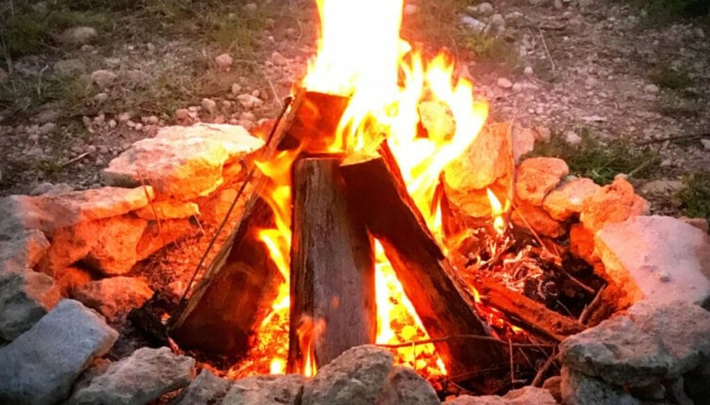 How to build a campfire