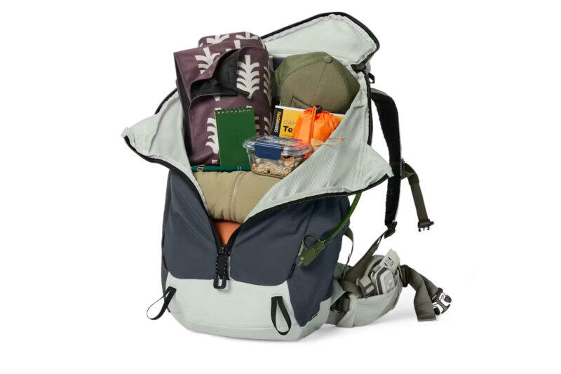 The YETI Skala - Big zipper access to your load. 