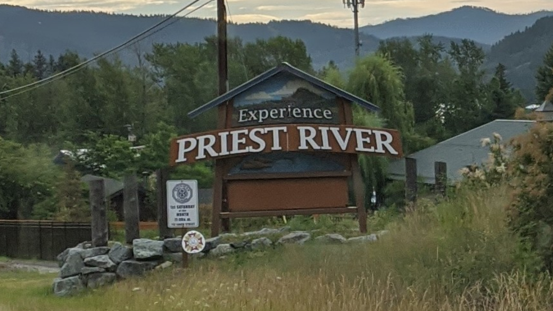 welcome to priest river sign